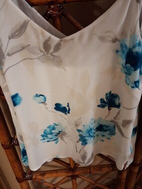WHITE HOUSE BLACK MARKET White Floral V-Neck Blouse with Blue Blooms